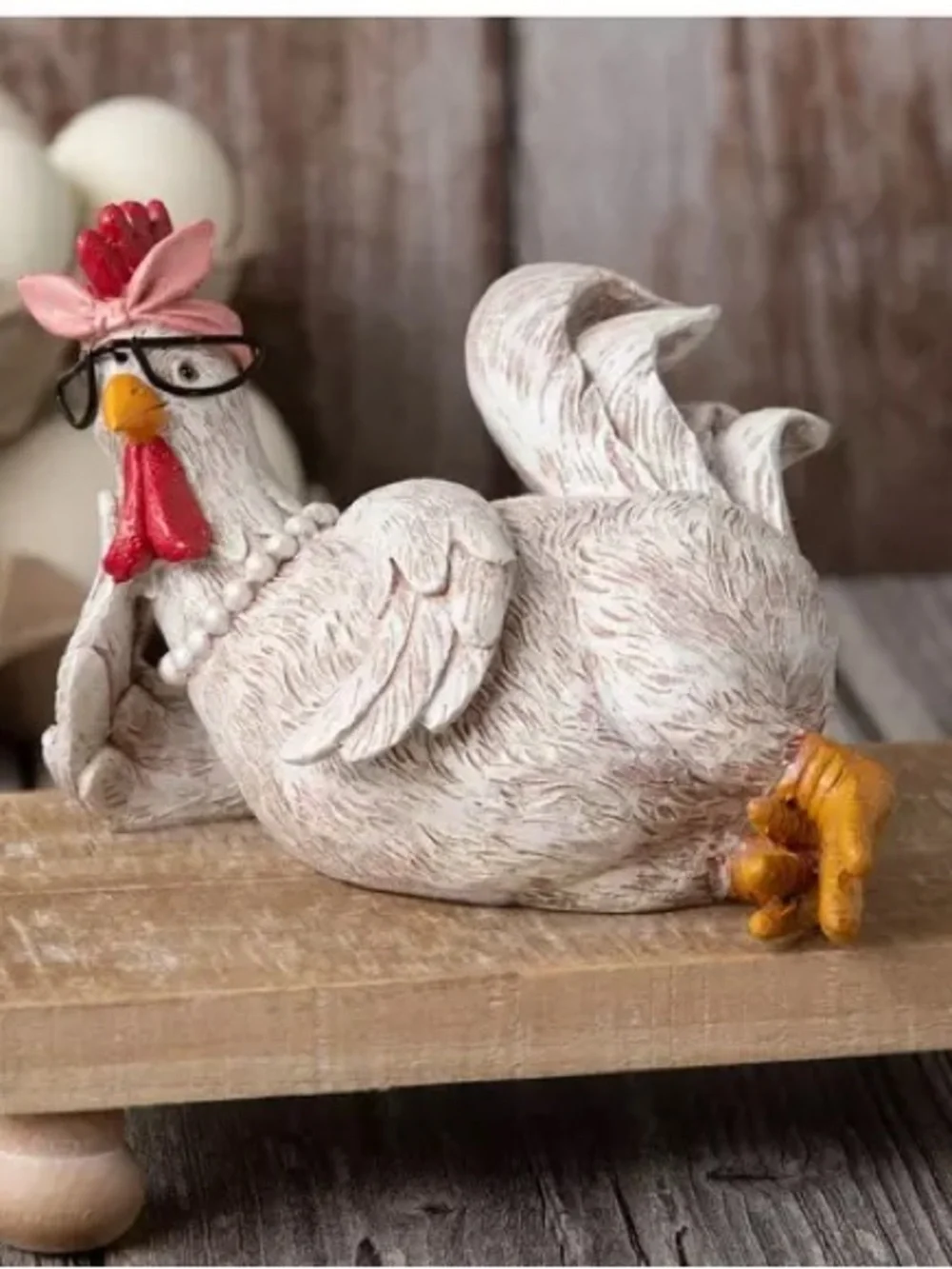 Hen With Glasses & Pearls Figurin